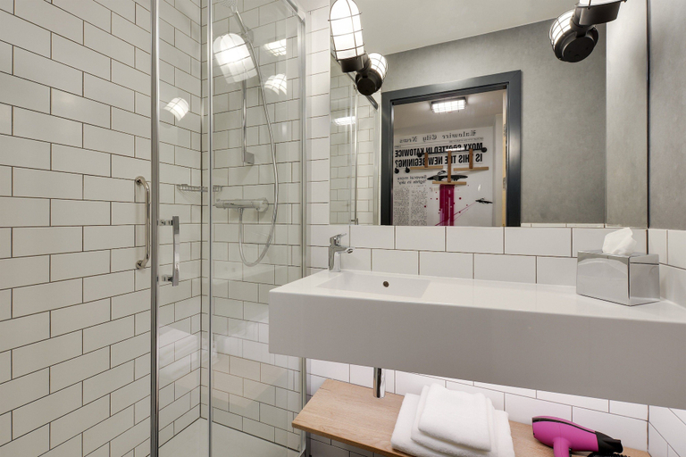 Bathroom 4, Moxy Katowice Airport, Lubliniec