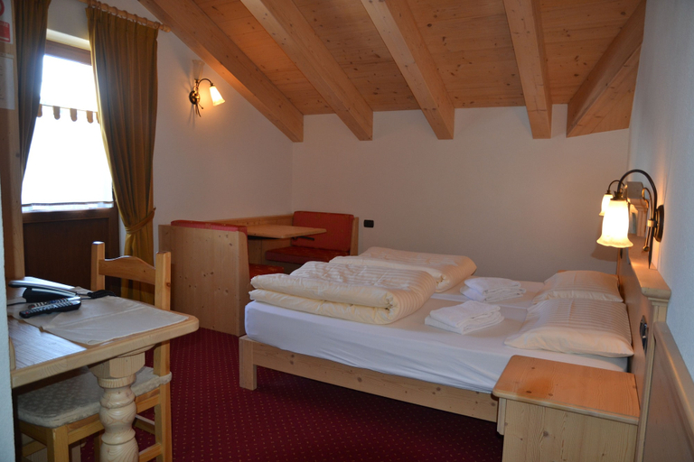 Bedroom 3, Albergo 2000, Sondrio
