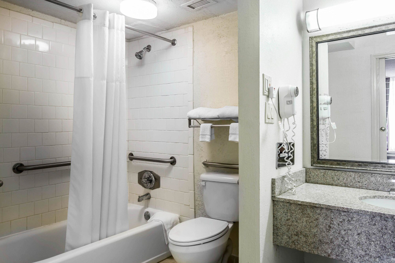 Bathroom 4, Quality Inn Madison, Morgan