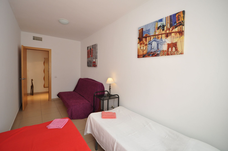 Bedroom 3, Apartment Nathania, Girona