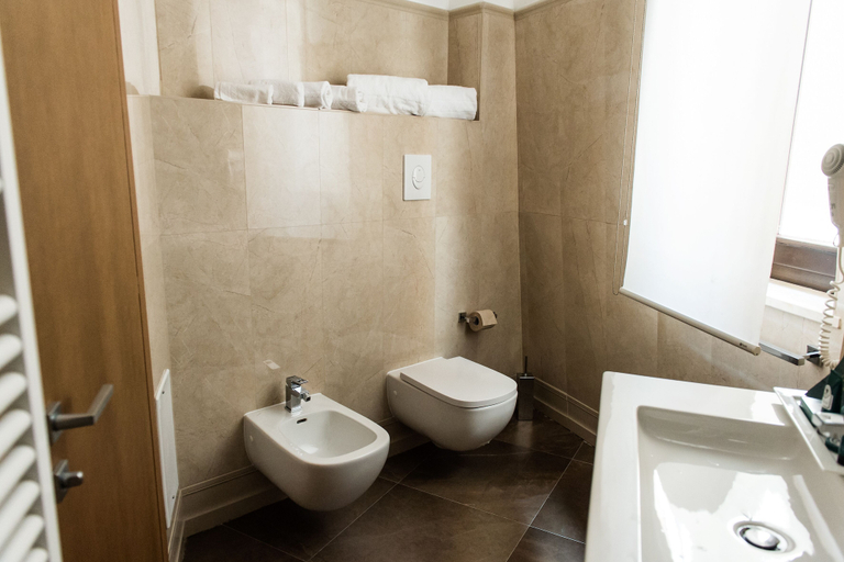 Bathroom 5, Aqua Montis Resort & Spa, L'Aquila