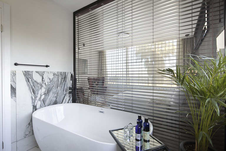 Bathroom 2, Urbanica Carmel