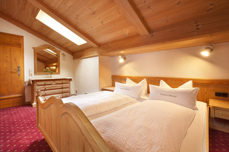 Bedroom 4, Landhotel Huberhof, Ostallgäu