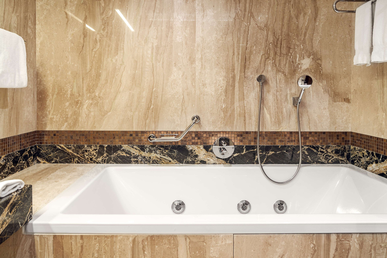 Bathroom 5, Hilton Gdansk, Gdańsk City