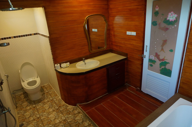 Bathroom 4, Ruenthai Boutique, Phuket Island
