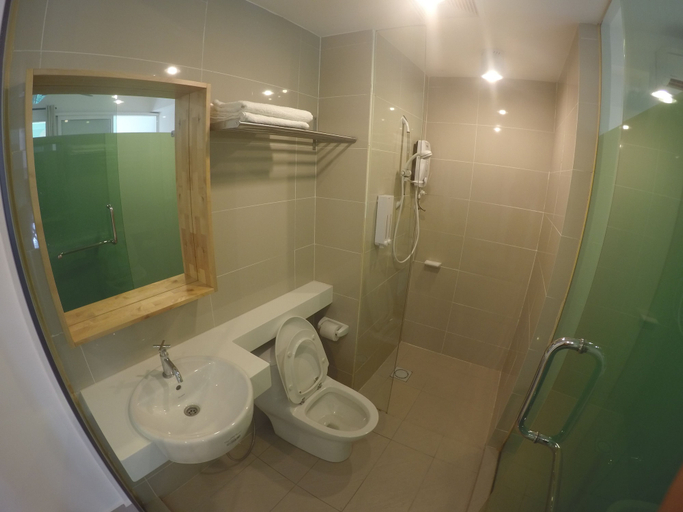 Bathroom 4, S-Suites at Scott Garden, Kuala Lumpur
