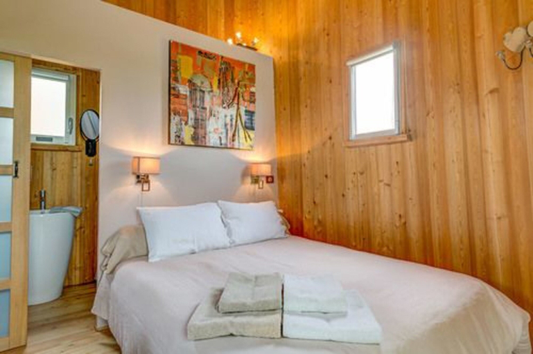 Bedroom 4, Coup 2 Foudres, Gironde