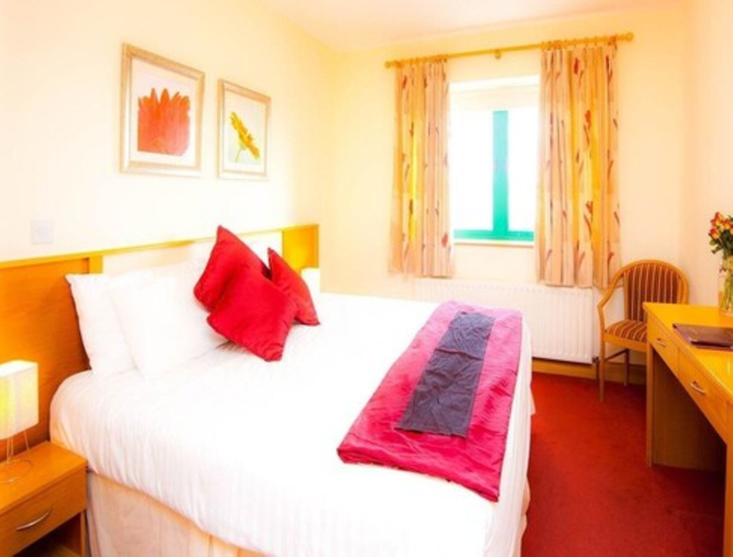 Bedroom 2, The Arches Hotel