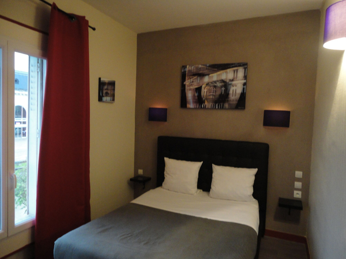 Bedroom 4, Hôtel des Deux Gares, Yonne