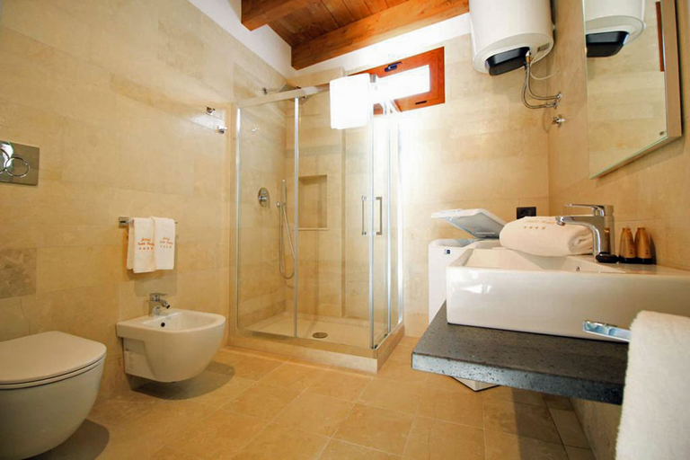 Bathroom 5, Hotel Porta Reale, Syracuse