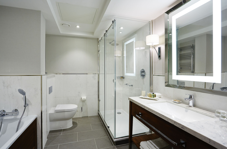 Bathroom 5, MARRIOTT HANBURY MANOR, Hertfordshire