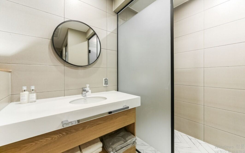 Bathroom 4, Hotel OU, Gangseo