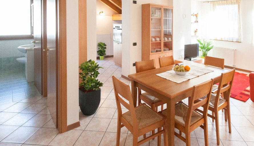 In-room dining 3, Appartamenti Enrosadira, Belluno