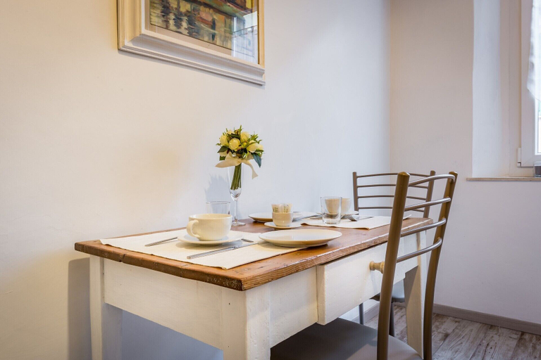 In-room dining 4, Arno Apartment B by Mmega, Florence