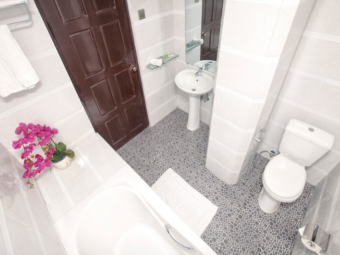 Bathroom 3, The Hotel Emperor-Inle, Taunggye
