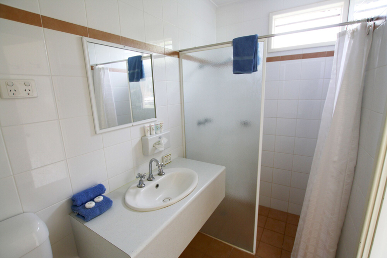 Bathroom 4, Kimberley Hotel Halls Creek, Halls Creek