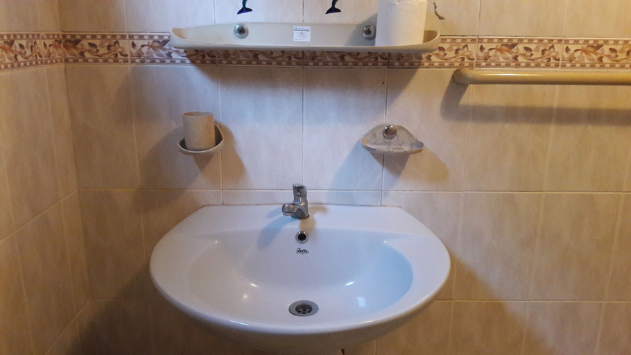 Bathroom 3, Rani Inn, Negombo