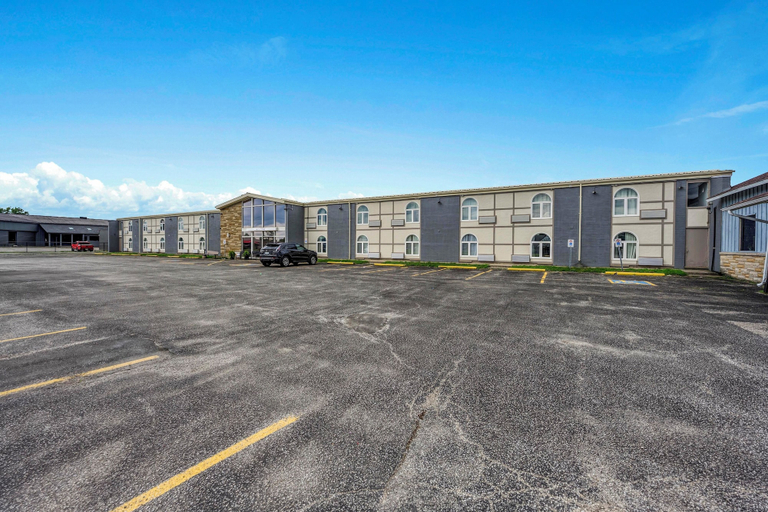 Exterior & Views 2, Travelodge by Wyndham Sarnia, Lambton