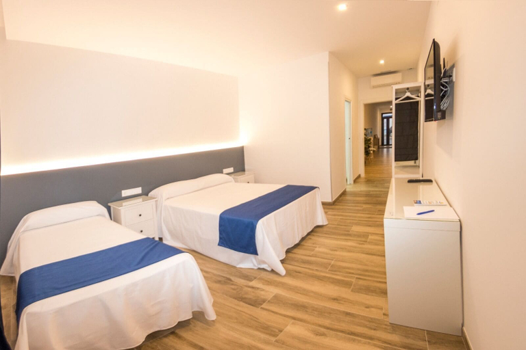 Bedroom 4, Hostal Luz del Sol Barbate, Cádiz