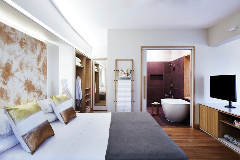 Bedroom 3, Elements of Byron, Byron