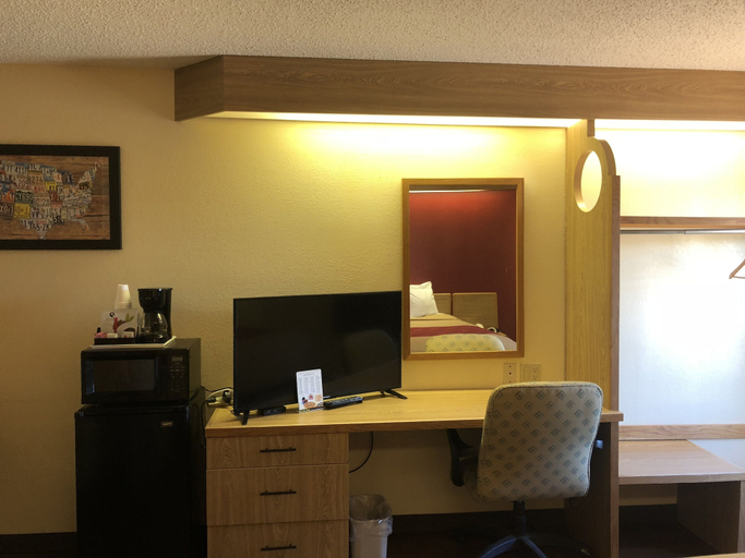 Bedroom 2, Econo Lodge London North, Laurel
