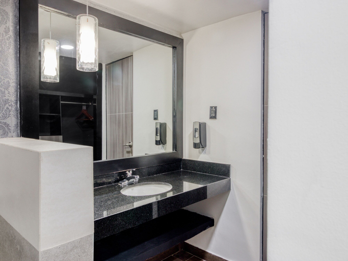 Bathroom 4, Hotel VN, Monterrey
