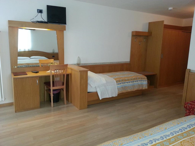 Bedroom 2, Hotel Panorama, Trento