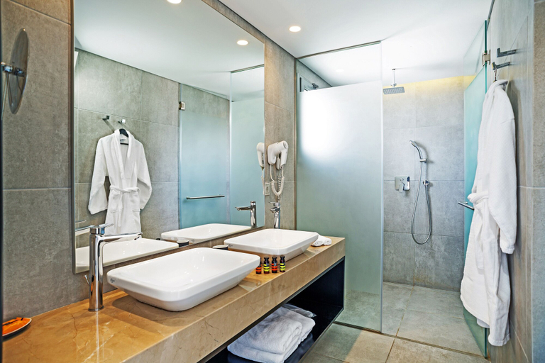 Bathroom 4, Lozenge Hotel, Attica