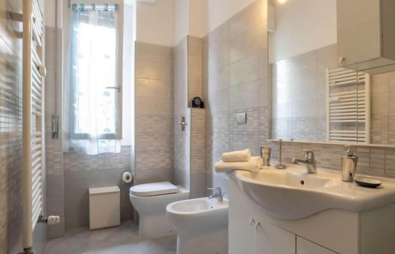 Bathroom 2, Suzzani Apartment, Milano