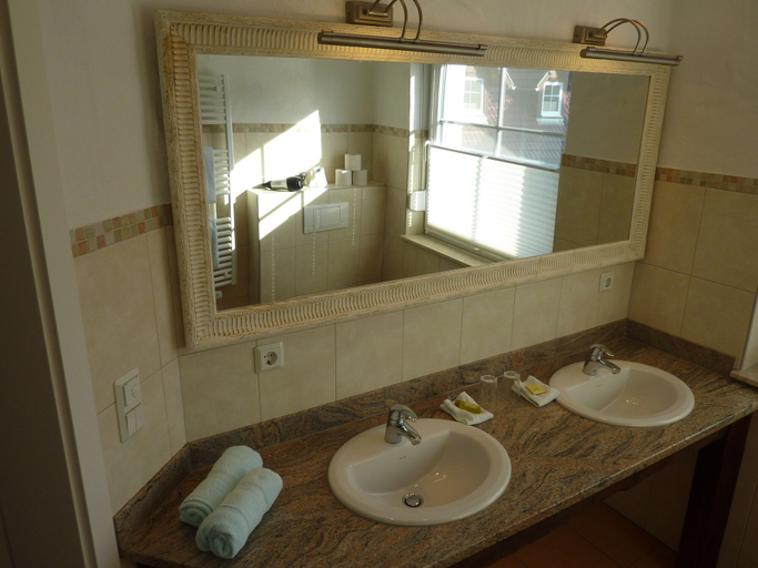 Bathroom 4, Pension Zum Schlangenkoenig, Spree-Neiße