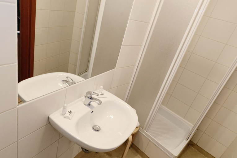 Bathroom 3, Krakow For You Budget, Kraków City