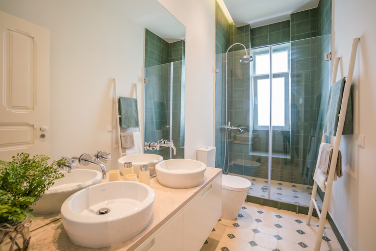 Bathroom 4, Stylish Apartment near Av Liberdade, Lisbon