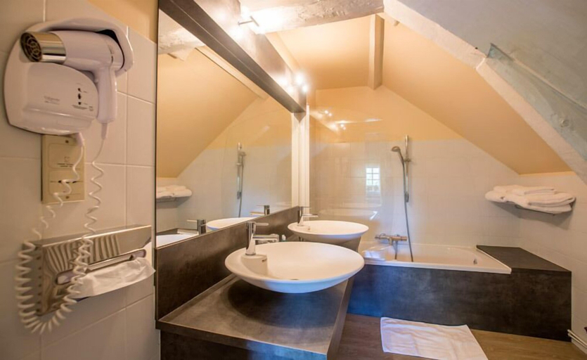 Bathroom 3, Auberge Le Relais, Aisne