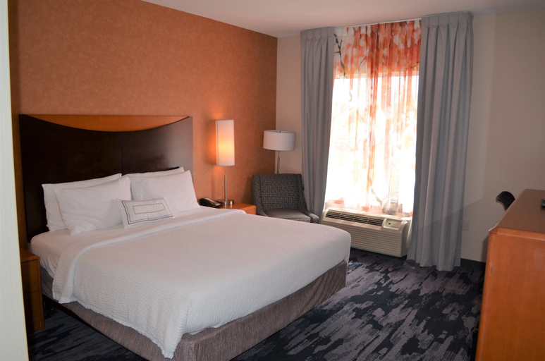 Bedroom 3, Fairfield Inn & Suites by Marriott Sault Ste. Marie, Algoma