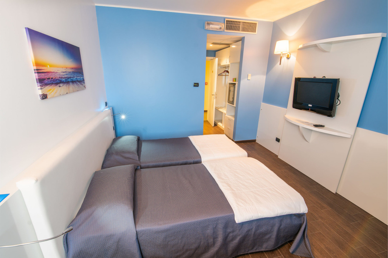 Bedroom 2, Hotel Mediterraneo, Milano
