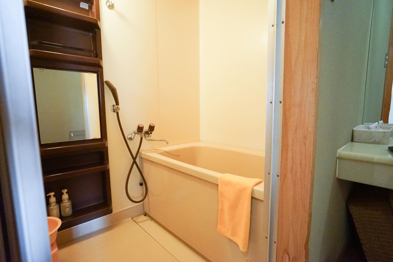 Bathroom 4, Furinya, Shibata