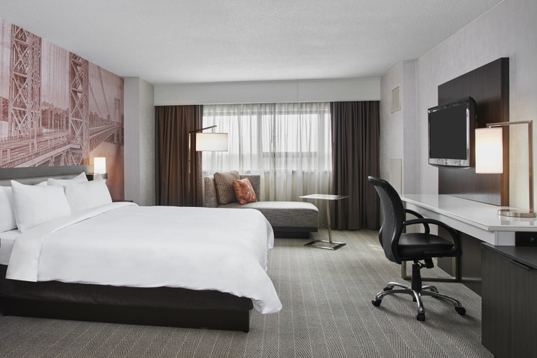 Bedroom 3, Teaneck Marriott at Glenpointe, Bergen