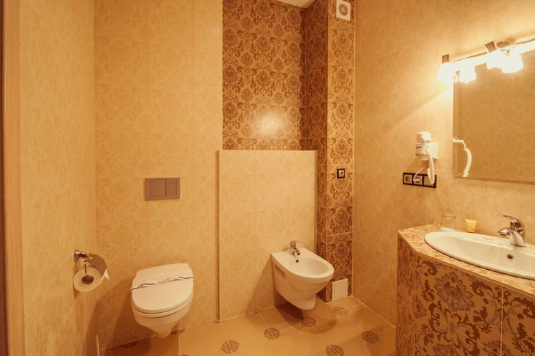 Bathroom 3, Ambassador Plaza Hotel, Podil's'kyi