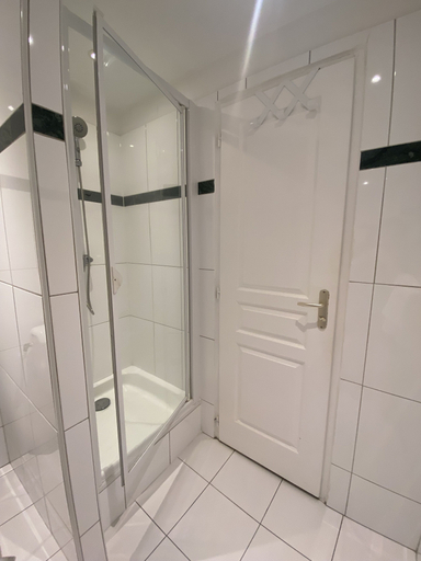 Bathroom 3, Hôtel Restaurant Les Cascades, Calvados