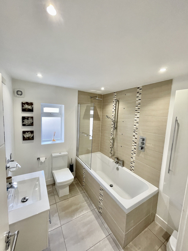 Bathroom 4, Four Corners Holiday Home with Hot Tub & Sauna, Dorset
