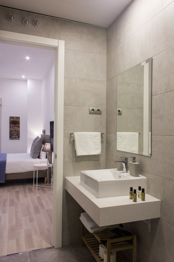 Bathroom 5, Arenal Suites Gran Vía, Madrid