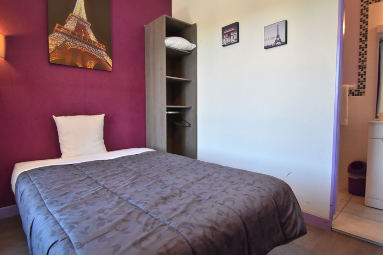 Bedroom 2, Hôtel des Deux Gares, Yonne