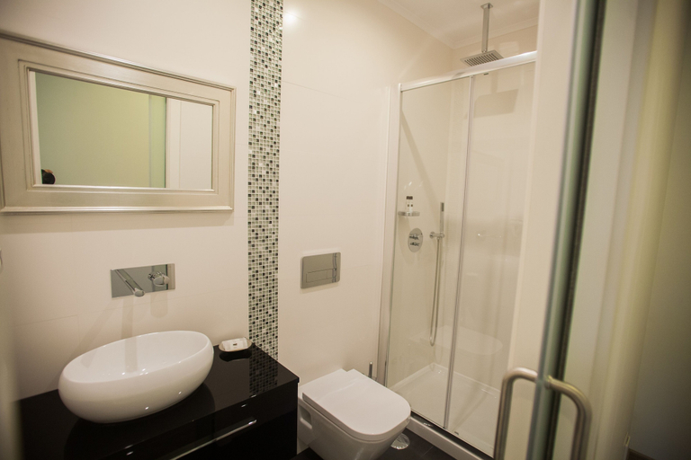 Bathroom 5, Thomar Story, Tomar