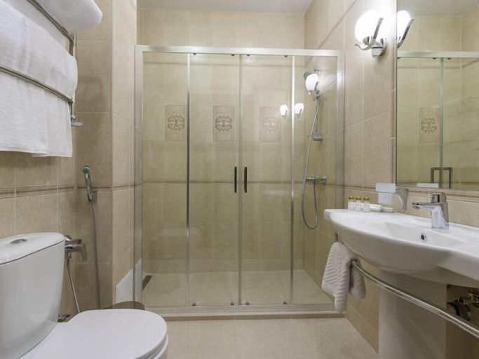 Bathroom 4, Bellagio, Aksayskiy rayon