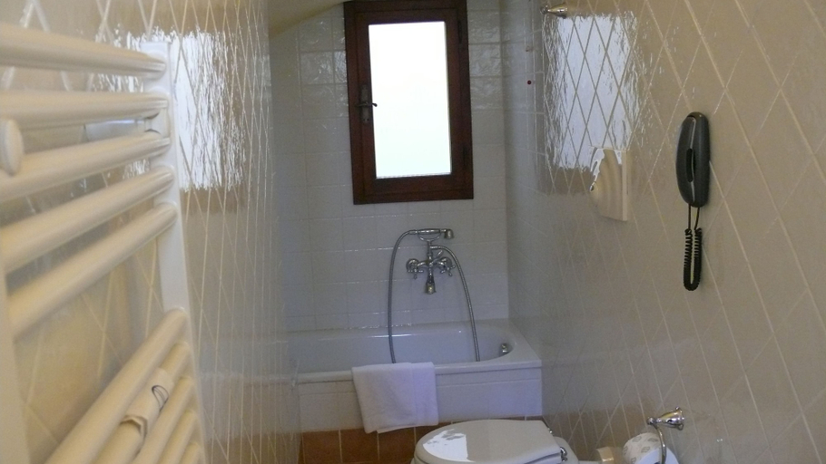 Bathroom 3, Residence Michelangiolo, Florence