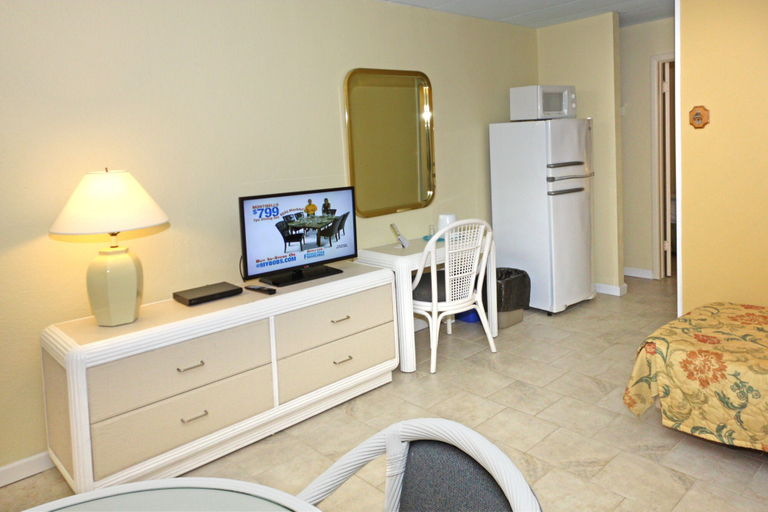 Bedroom 3, Quebec Motel, Cape May