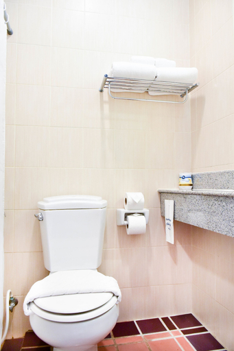 Bathroom 3, Sea Memories White Sand Beach Hotel, Hua Hin