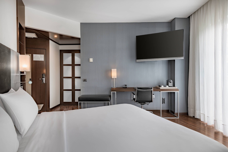 Bedroom 2, AC Hotel Burgos by Marriott, Burgos
