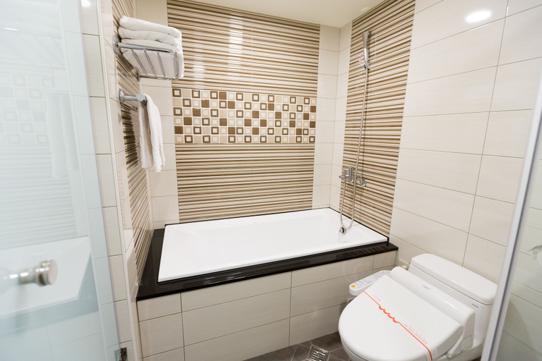 Bathroom 5, Good Hotel Minsheng, Kaohsiung