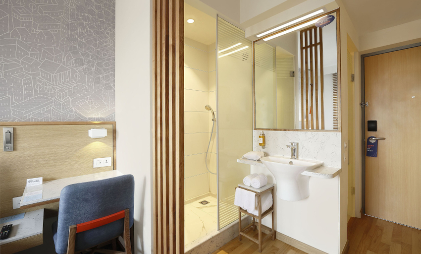 Bathroom 2, Holiday Inn Express PUNE HINJEWADI by IHG, Pune